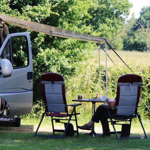 STAANPLAATS - comfort + elektriciteit + water