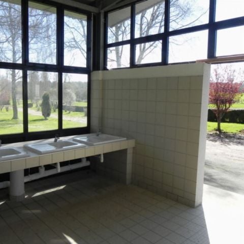 Kampeerplaats - plaats met elektriciteit