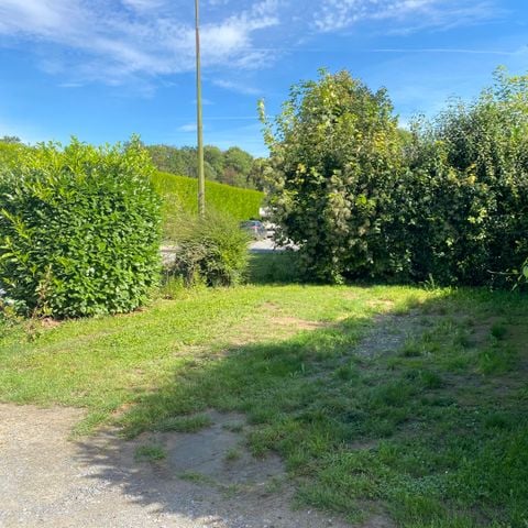 EMPLACEMENT - Grand emplacement pour caravane, camping-car, van et grande tente