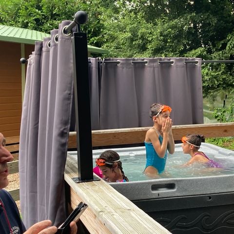 BUNGALOW 2 persone - 11-Bungalow Les Croisettes 30m2 (2 letti - 2/6 persone) + jaccuzzi + letti fatti + asciugamano + kit bevande - prezzo per 2 persone