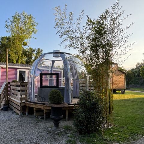 BUNGALOW 2 personnes - 13-La Folle entreprise 32m2 (2ch - 2/6pers.) + Jaccuzzi + Lits faits + serviette + kit boissons + TV - prix pour 2 personnes