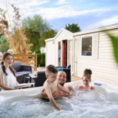 BUNGALOW 2 people - 14-Bungalow du Gorguet 40m2 (2ch -2/6pers.) + Jaccuzzi + Beds made up + towel + drinks kit + TV - price for 2 people