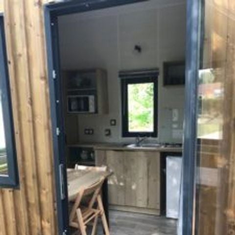 UNUSUAL ACCOMMODATION 2 people - 16-Tiny House 17m2 (2bed - 1/4 pers.) + Jaccuzzi + Beds made up + towel + drinks kit + TV + air conditioning - price for 2 people