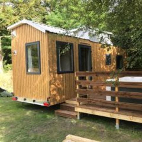 ALOJAMIENTO INUSUAL 2 personas - 16-Tiny House 17m2 (2bed - 1/4 pers.) + Jaccuzzi + Camas hechas + toalla + kit de bebidas + TV + aire acondicionado - precio para 2 personas