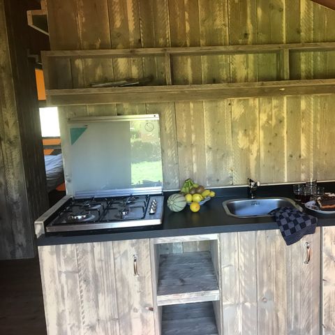 Tente en toile et en bois 2 personnes - 17-Tente safari Woody Deluxe 30m2 (2ch - 2/5 pers.) + Jaccuzzi + Lits faits + serviette + kit boisson - prix pour 2 personnes