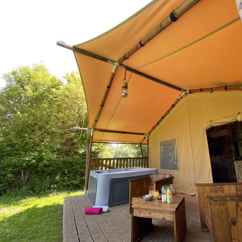 Tente en toile et en bois 2 personnes - 17-Tente safari Woody Deluxe 30m2 (2ch - 2/5 pers.) + Jaccuzzi + Lits faits + serviette + kit boisson - prix pour 2 personnes