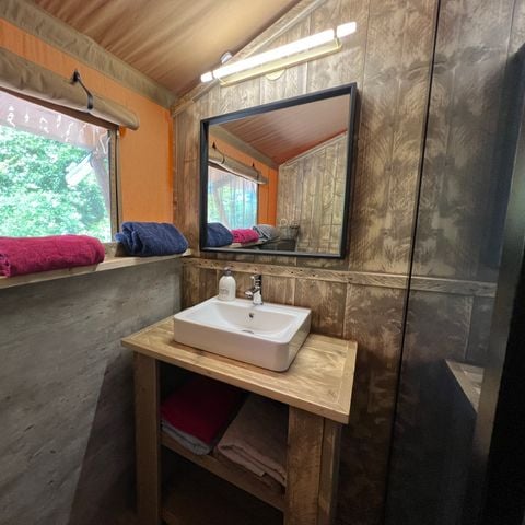 TENDA IN TELA E LEGNO 2 persone - 19-Tente safari XXL Deluxe pilotis 50m2 (3ch - 2/7 pers.) +Spa Air+Letti fatti+asciugamani+bevande - prezzo per 2 persone