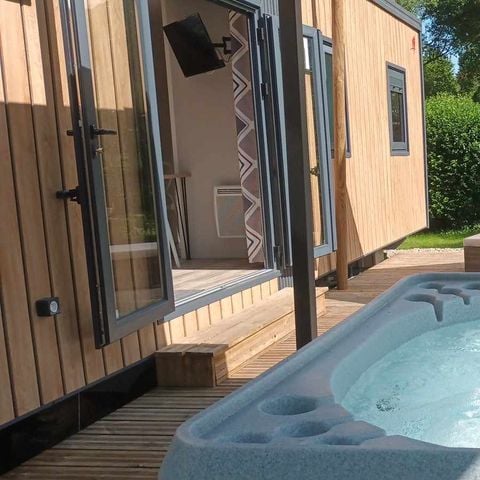 Safarizelt 2 Personen - 21-Luxus-Lodge + Outdoor-Jacuzzi+ gemachte Betten + Handtücher + Heißgetränke-Set - Preis für 2 Personen