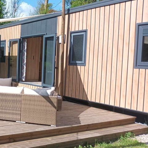 Tente en toile et en bois 2 personnes - 21-Lodge de Luxe + jacuzzi plein air+ lits faits + serviettes + kit boissons chaudes - prix pour 2 personnes