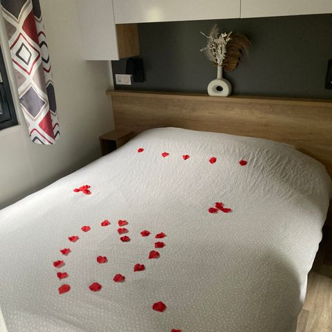 Tente en toile et en bois 2 personnes - 21-Lodge de Luxe + jacuzzi plein air+ lits faits + serviettes + kit boissons chaudes - prix pour 2 personnes
