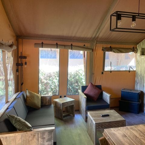 Tente en toile et en bois 2/7 personnes - Tente safari - XXL Deluxe pilotis 50m2 - 3 chambres - +Spa Interieur+Litsfaits+serviette+boisson