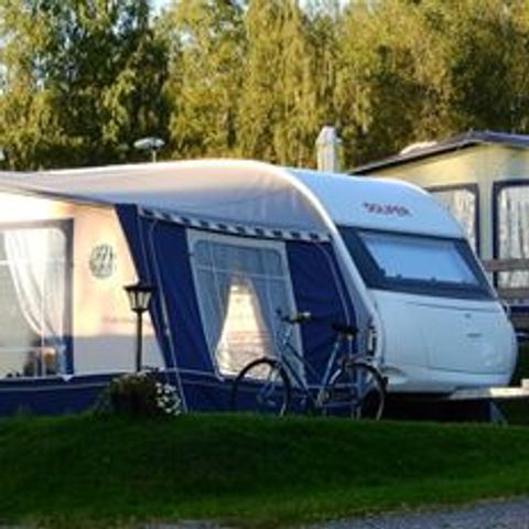 Wohnwagen 2 Personen - (ohne Sanitäranlagen)