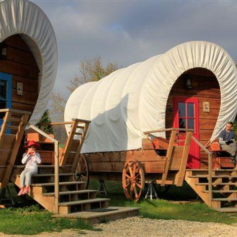 UNUSUAL ACCOMMODATION 5 people - Pioneer trolley