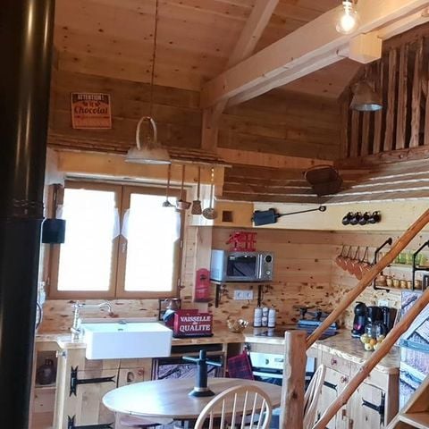 Hébergement 2 personnes - Cabane de L'orpailleur (poêle bois, baignoire, douche)
