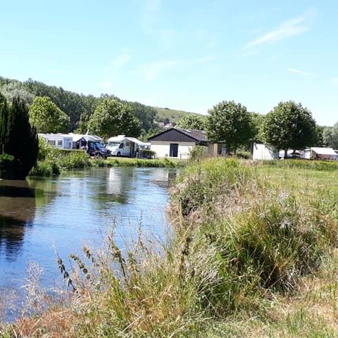 Kampeerplaats - Kale standplaats voor tent, caravan of camper (met elektriciteit)