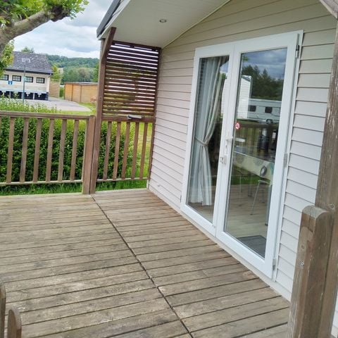 BUNGALOW 4 personnes - Confort TV - 1 chambre + terrasse semi couverte -