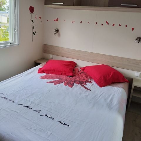 BUNGALOW 4 personnes - Confort TV - 1 chambre + terrasse semi couverte -