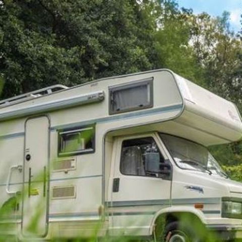 PARCELA - Parcelas para autocaravanas y furgonetas + electricidad