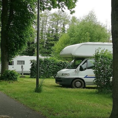 Stellplatz - Stellplätze für Wohnmobile/Vans + Strom