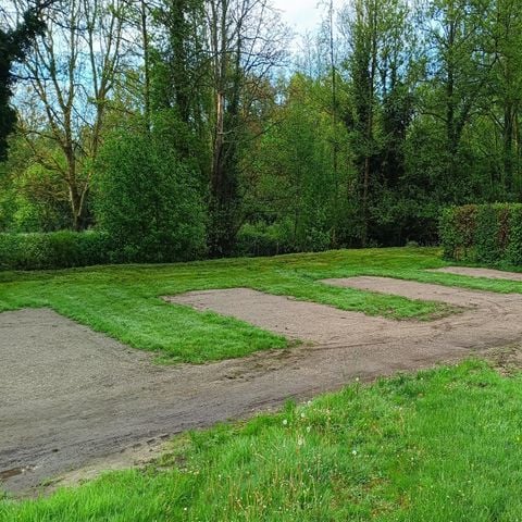 EMPLACEMENT - Emplacements camping-car / van + électricité