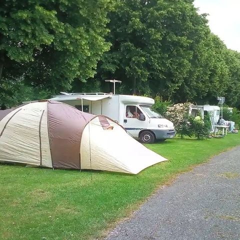 EMPLACEMENT - Emplacement camping / tente - caravane + électricité