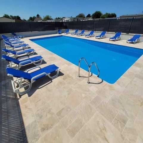 BUNGALOW 6 personnes - Mobil-home n°108, 5 lits, piscine, mer à 10min