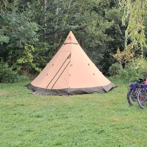 Stellplatz - Zelt oder Wohnwagen - Strom und eine Dusche pro Tag und Person inbegriffen