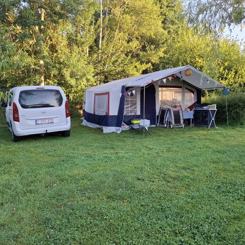 Stellplatz - Zelt oder Wohnwagen - Strom und eine Dusche pro Tag und Person inbegriffen