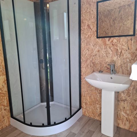 PARCELA - PREMIUM con baño privado y zona de cocina