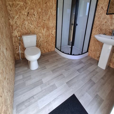 PARCELA - PREMIUM con baño privado y zona de cocina