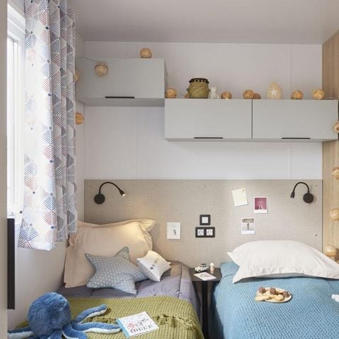 Stacaravan 4 personen - 30m² Comfort (2 kamers) met 15m² halfoverdekt terras