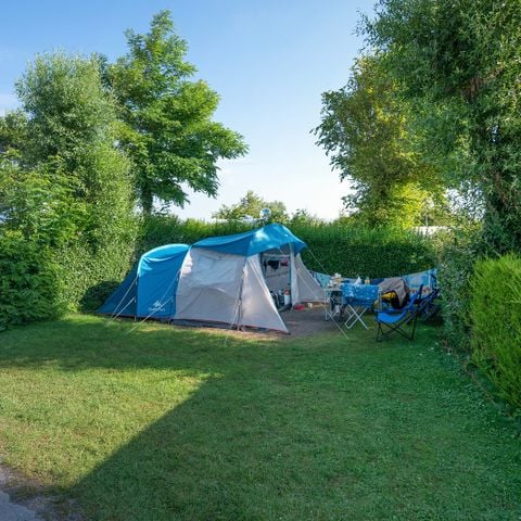 Pitch - Comfort package (1 tent, caravan or camper / 1 car / 3A electricity)