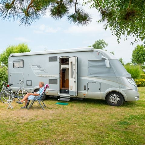 STAANPLAATS - Comfortpakket (1 tent, caravan of camper / 1 auto / 3A elektriciteit)