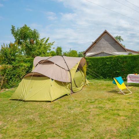 Kampeerplaats - Comfortpakket (1 tent, caravan of camper / 1 auto / 3A elektriciteit)