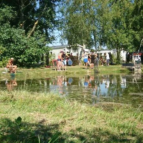 Stacaravan 4 personen - M H 2CH vijver bovenbed/Zondag