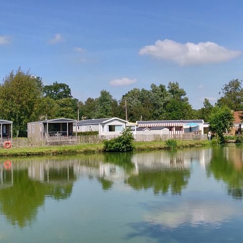 Stacaravan 4 personen - Met - 2 slaapkamers - – Uitzicht op de vijver – uitschuifbedden