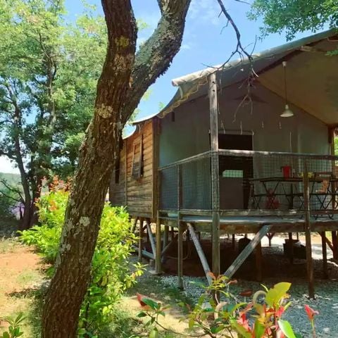 Tente en toile et en bois 4 personnes - Cabane Lodge sur Pilotis Confort 27m² - 2 chambres + terrasse couverte
