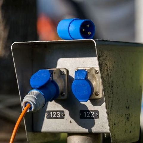 STAANPLAATS - Comfortpakket - elektrische aansluiting inbegrepen