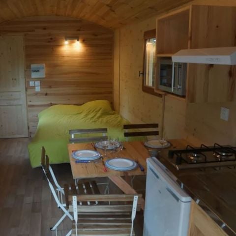 HÉBERGEMENT INSOLITE 3 personnes - Roulotte VALJOLY ACCES AQUATICA GRATUIT