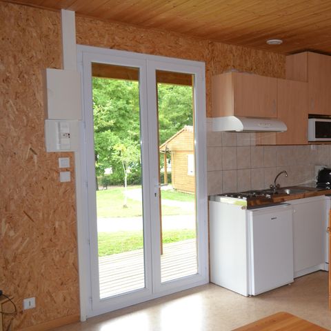 Chalet 6 personen - Chalet standard PMR (Person mit eingeschränkter Mobilität) 39m² - 2 Zimmer / überdachte Terrasse