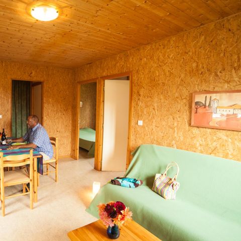 Chalet 6 personen - Chalet standard PMR (Person mit eingeschränkter Mobilität) 39m² - 2 Zimmer / überdachte Terrasse