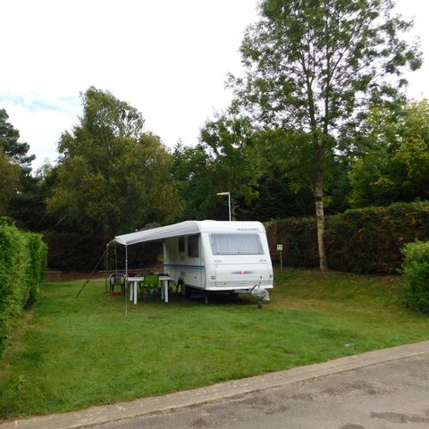 Kampeerplaats - 1 Tent of 1 Camper of 1 Caravan + voertuig (zonder elektriciteit)