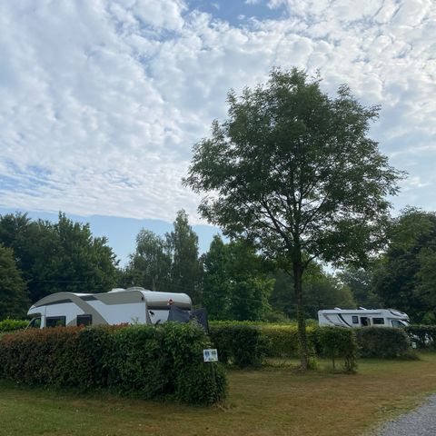 Kampeerplaats - 1 Tent of 1 Camper of 1 Caravan + voertuig (zonder elektriciteit)