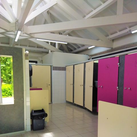 EMPLACEMENT - avec  1 voiture + tente, caravane ou camping-car