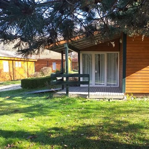 CHALET 7 people - Comfort Chalet 27–30 m² – 2 bedrooms + covered terrace + TV + dishwasher – sleeps 5–7