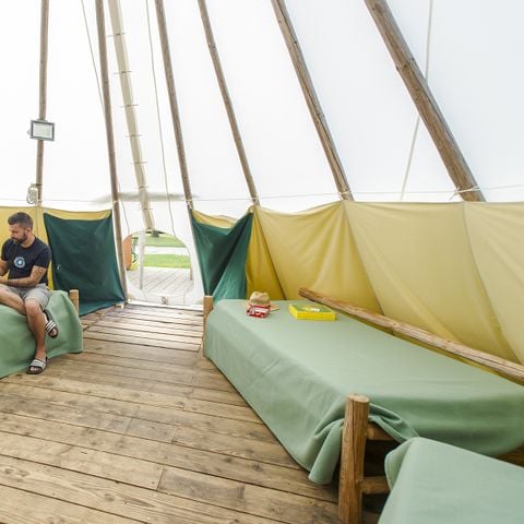 Hébergement 8 personnes - Tipi samedi (sans sanitaires)