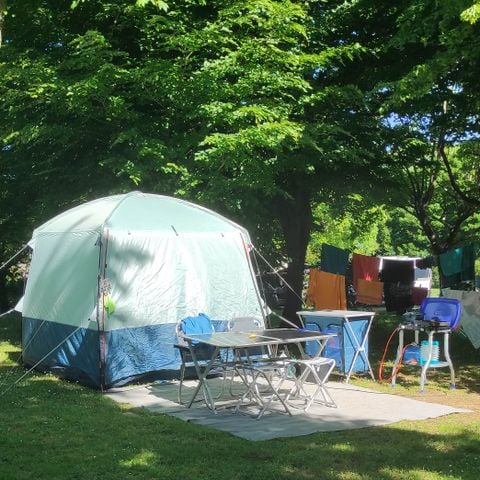 EMPLACEMENT - Emplacement + voiture + tente / caravane ou camping-car