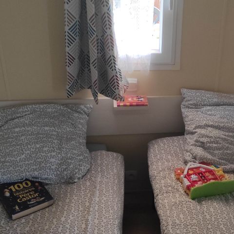 Stacaravan 4 personen - Stacaravan met 2 slaapkamers, televisie en airconditioning voor 4 personen