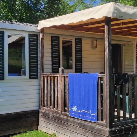 Mobilheim 6 Personen - 31 m² / 3 Zimmer - Halboffene Terrasse + TV + Klimaanlage