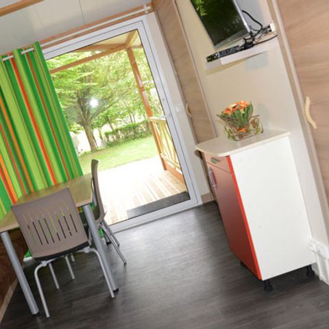 CHALET 6 persone - Chalet climatizzato / 32m2 / 3 camere da letto / TV / 12 m² di terrazza coperta